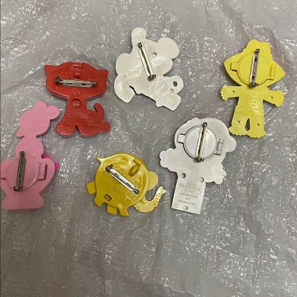 Avon Group Of 6 Vintage Children's Pins. Colorful Animal and Character Pins. - Picture 3 of 3